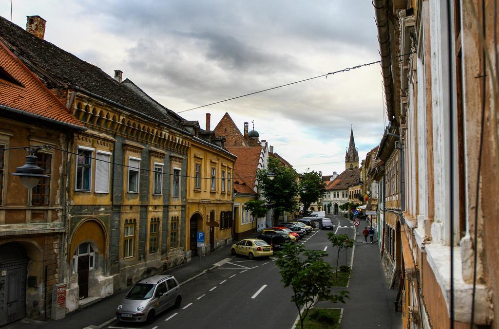 Historical Studio Apartment Sibiu Bagian luar foto