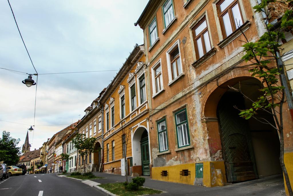 Historical Studio Apartment Sibiu Bagian luar foto